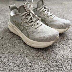 ASICS Women’s Gel-Nimbus 27